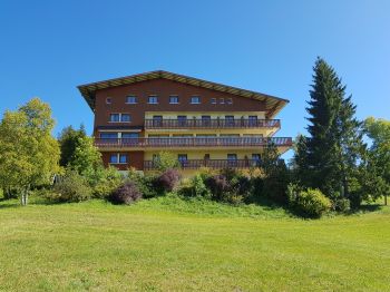 HOTEL-RESTAURANT mythique, station des Rousses Proche Frontière Suisse